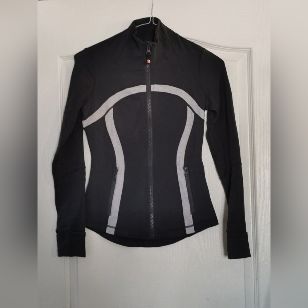 Lululemon Define jacket Coat Coal Gray Wee stripe zip pockets Warm up Charcoal